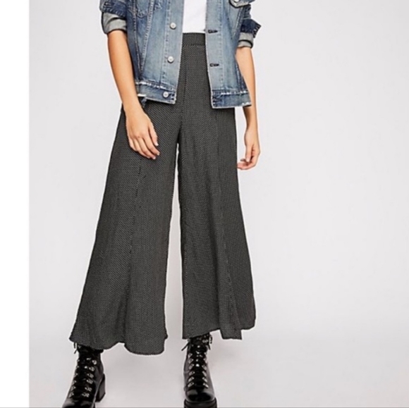 Free People Pants - Free People Wild And Free Wide Leg Cropped Pants Size 4 Black/White Dot